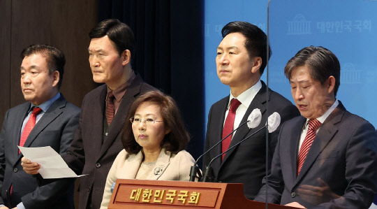 김기현 국민의힘 당 대표 후보가 20일 서울 여의도 국회 소통관에서 열린 전직 바른정당 당협위원장 모임인 '바른정치 모임'의 지지선언 기자회견에 참석해 있다. [연합뉴스]